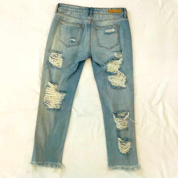 NEW Cello Mid Rise Heavy Distroy Raw Cut Hem - Picture 4 of 5